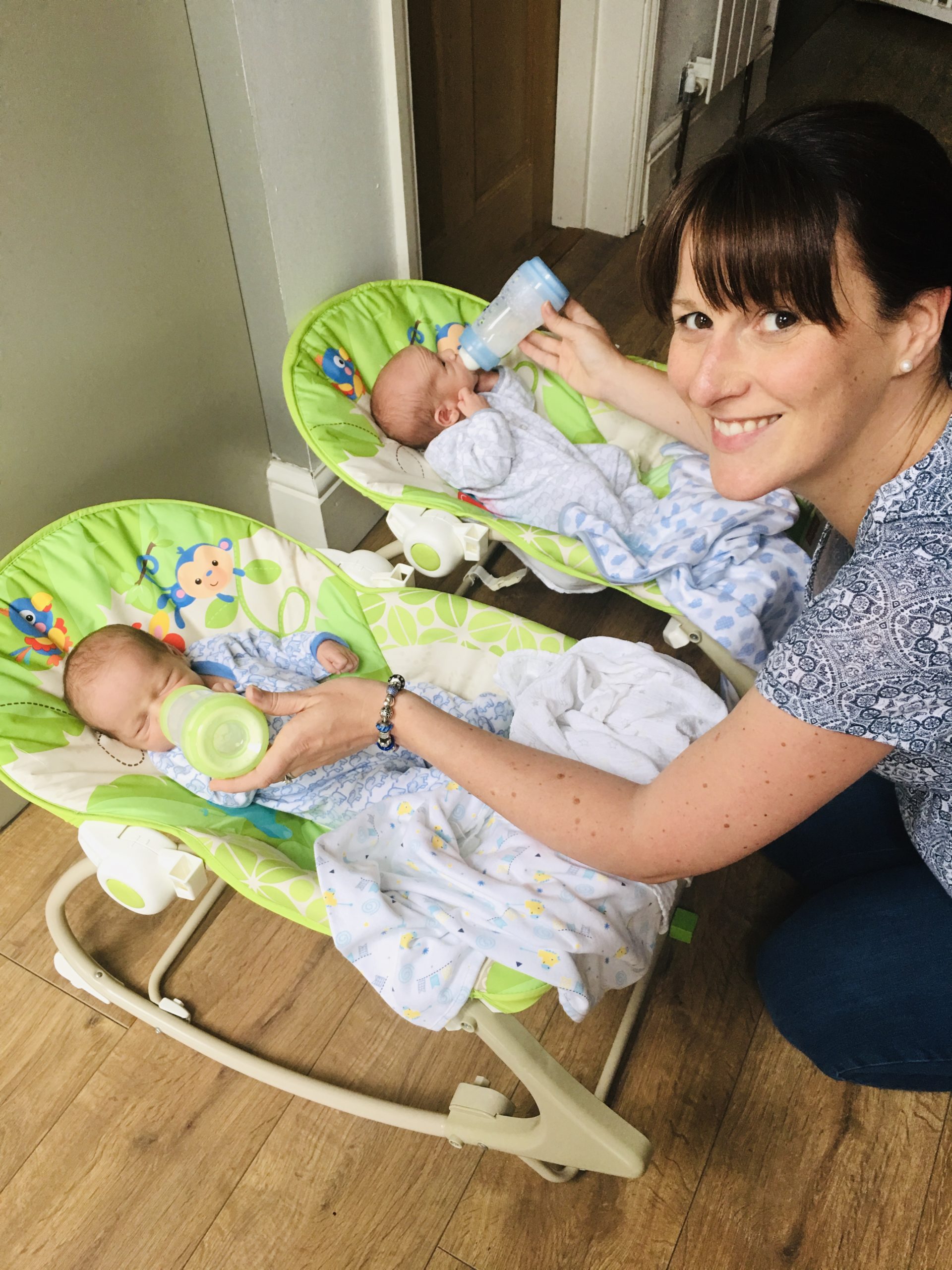 Helpful tips for bottle feeding twins - what you need to know