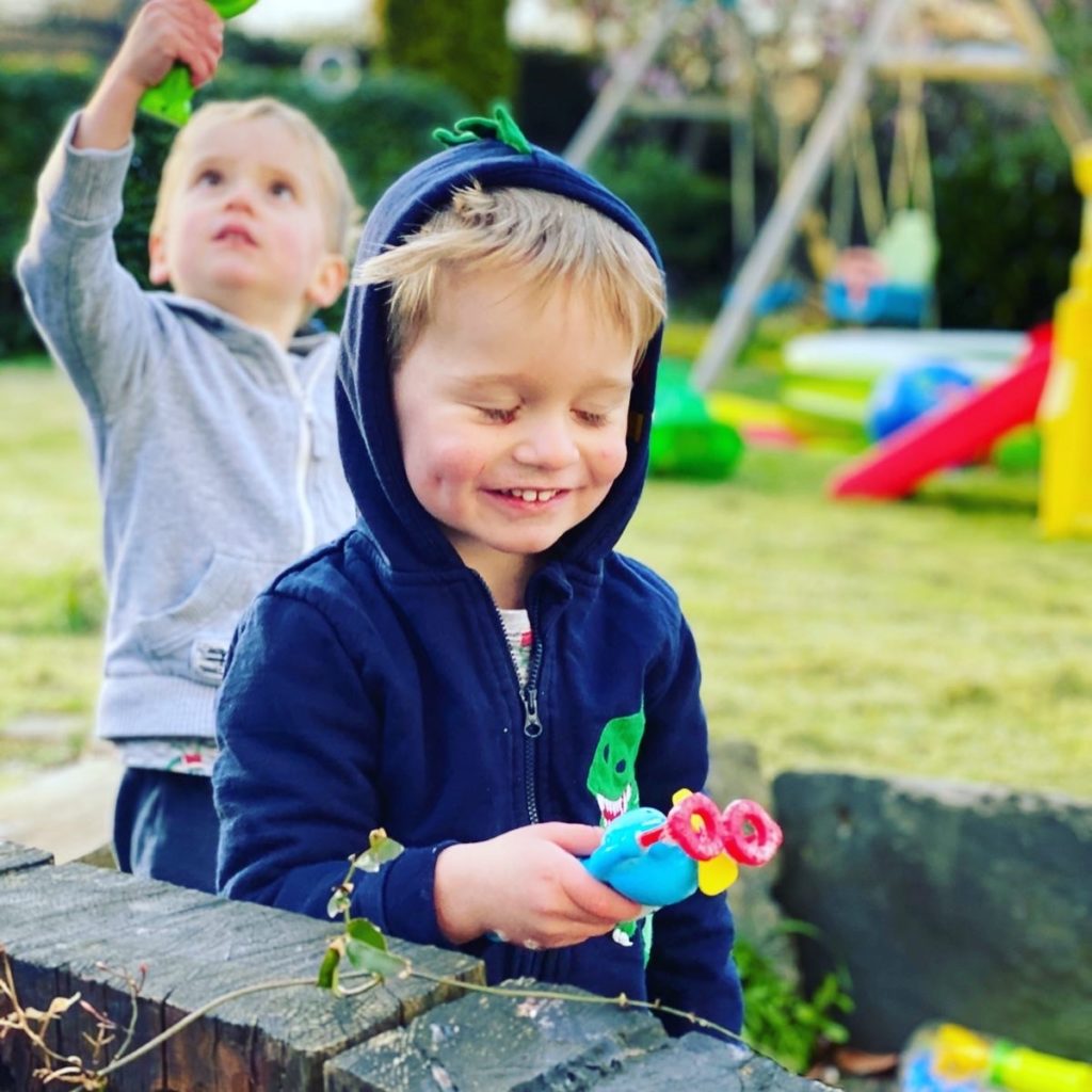 Bubbles keep toddlers entertained at home