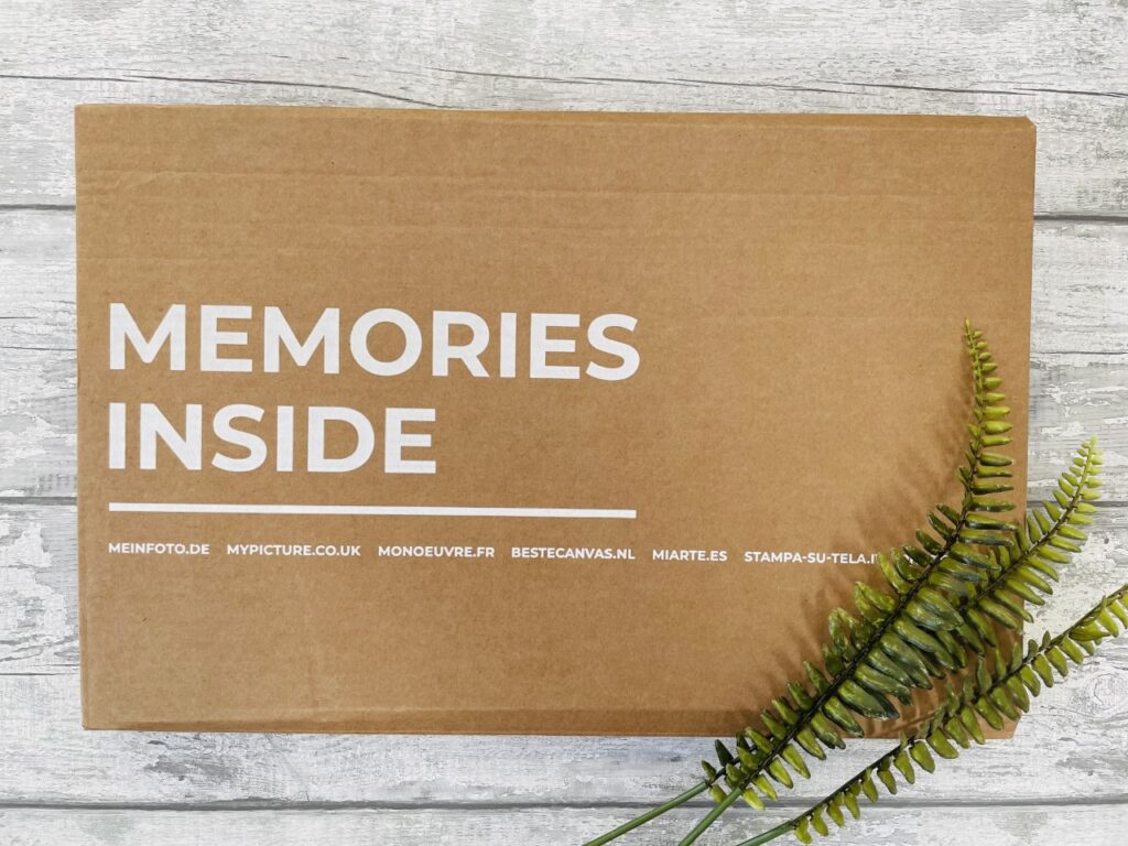 Cardboard box with the word 'memories inside' on a grey background