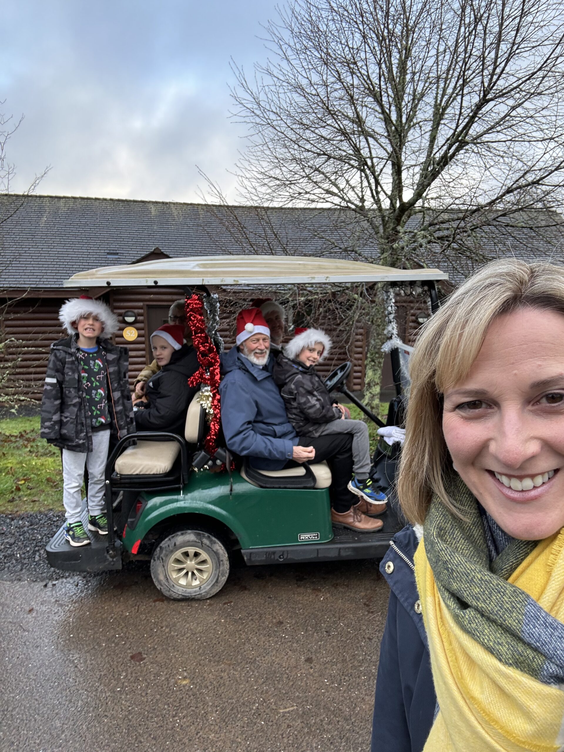 Family decorate a golf buggy at Bluestone