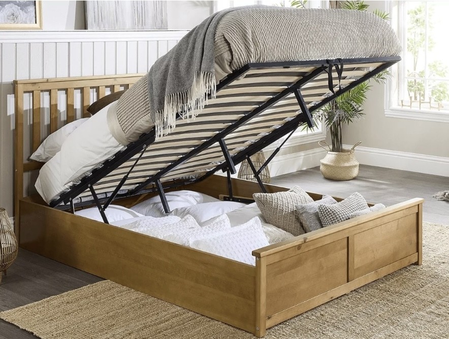 An ottomon double bed